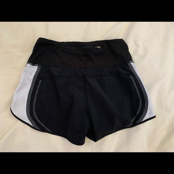 Athleta Acceleration running Shorts - Picture 4 of 9